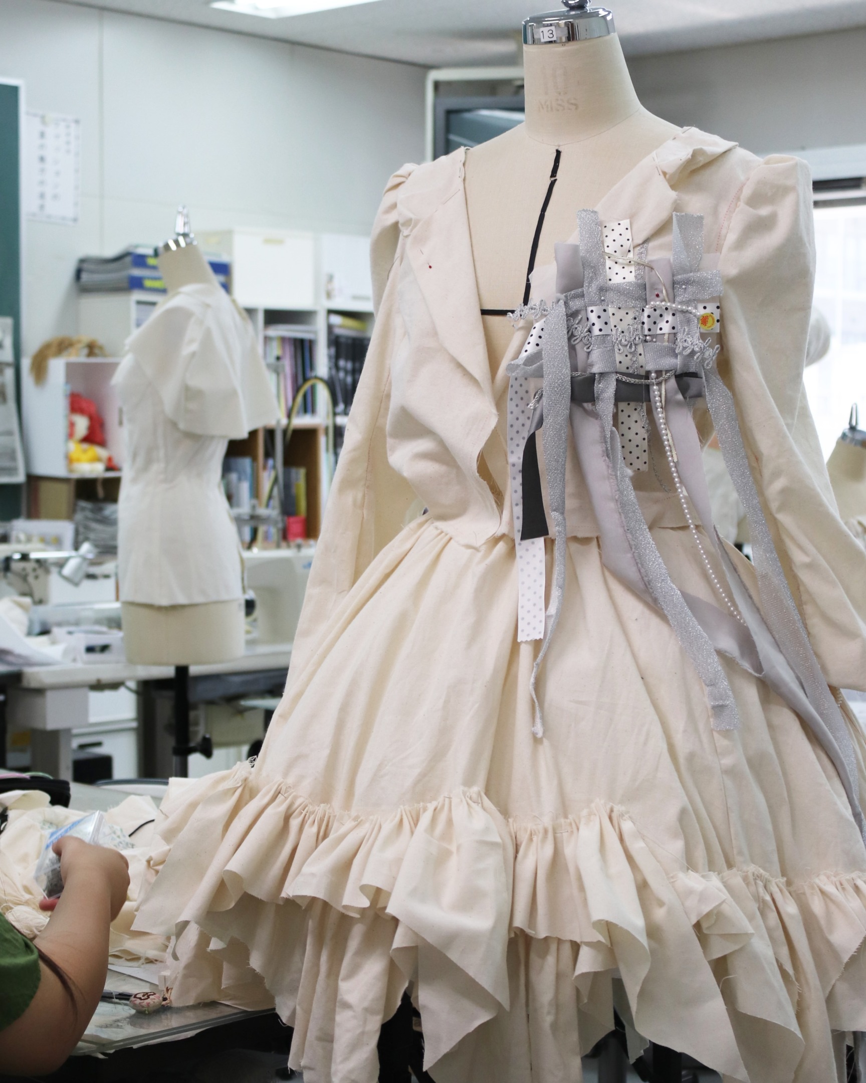 第一線の衣装デザイナーから学ぶ
衣装制作の授業が本格スタート